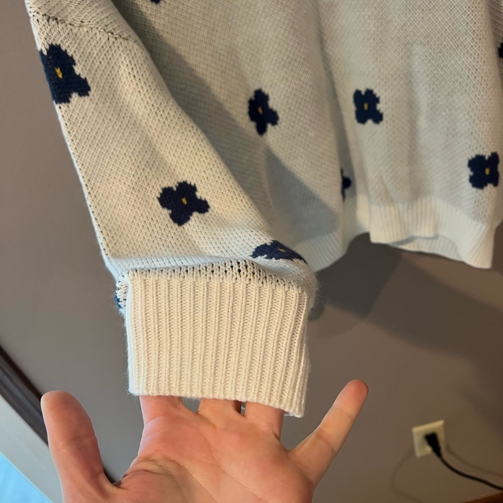 SHEIN Flower Sweater - Picture 3 of 8